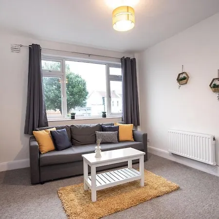 October Disc - Long - Contractors Appartement Bristol