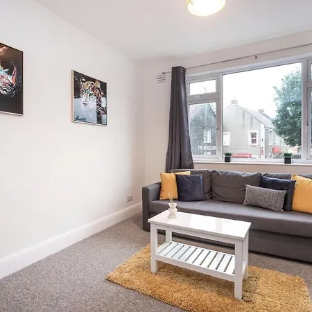 October Disc - Long - Contractors Apartman