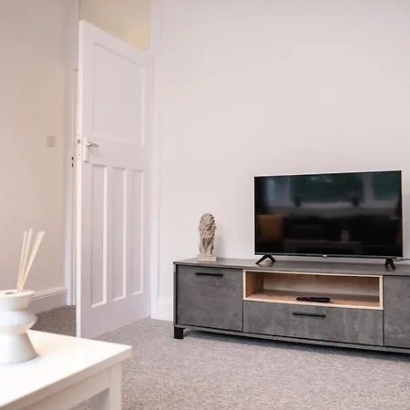 October Disc - Long - Contractors Apartamento Bristol