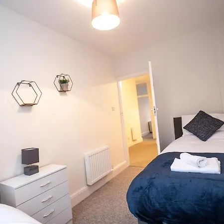 October Disc - Long - Contractors Apartamento